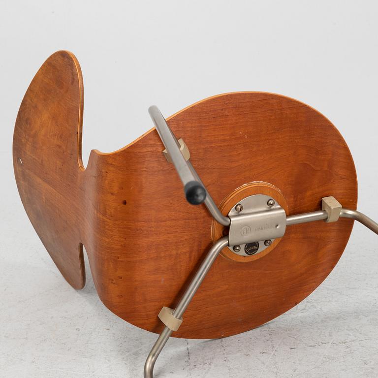Arne Jacobsen, eight 'Ant' chairs, Fritz Hansen, Denmark, mid 20th century.