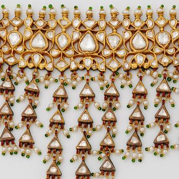 An Indian demi parure comprising a necklace and a pair of earrings.