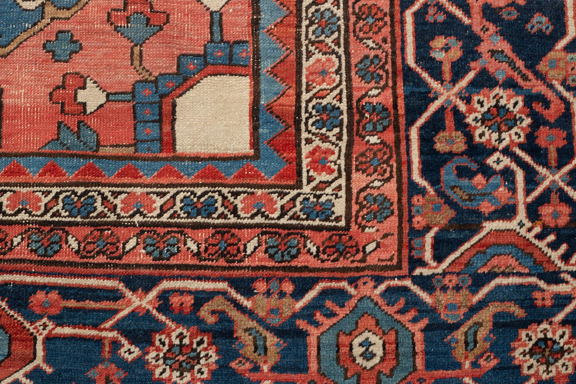 An antique Heriz Serapi carpet, ca 616 x 407 cm.