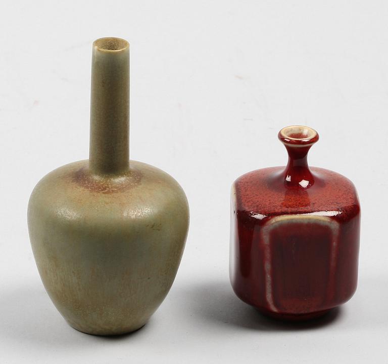 MINIATYRER, 2 st. Stengods. Rolf Palm, Mölle resp Carl-Harry Stålhane, Rörstrand.