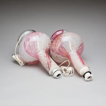 BORDSLAMPOR, ett par, glas. 1900-talets andra hälft.