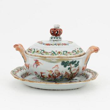 A famille rose tureen with cover and stand, Qing dynasty, Qianlong (1736-95).