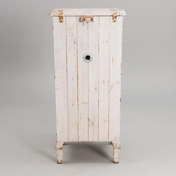 ANTIQUE ICE BOX REFRIGERATOR, "Temperator" Auran Rautateollisuus Oy, Turku, Finland 1920s.