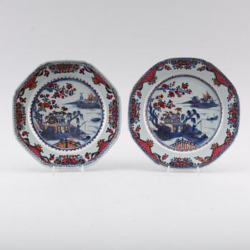 TALLRIKAR, 1 par, porslin, Kina, 1700-tal.