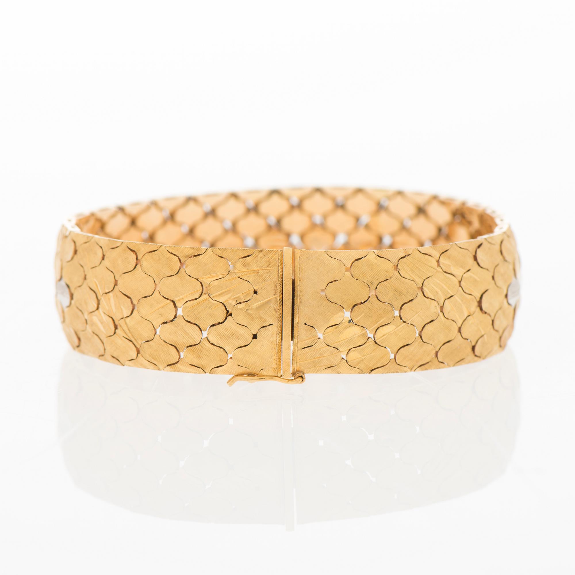 A BRACELET, 18K gold in three colours.