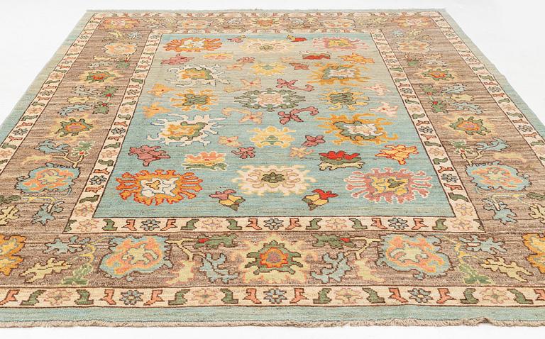 Rug, West Persian, 349 x 260 cm.