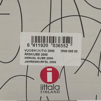 Oiva Toikka, årskub 2000, signerad Oiva Toikka Nuutajärvi 2000,  934/2000.
