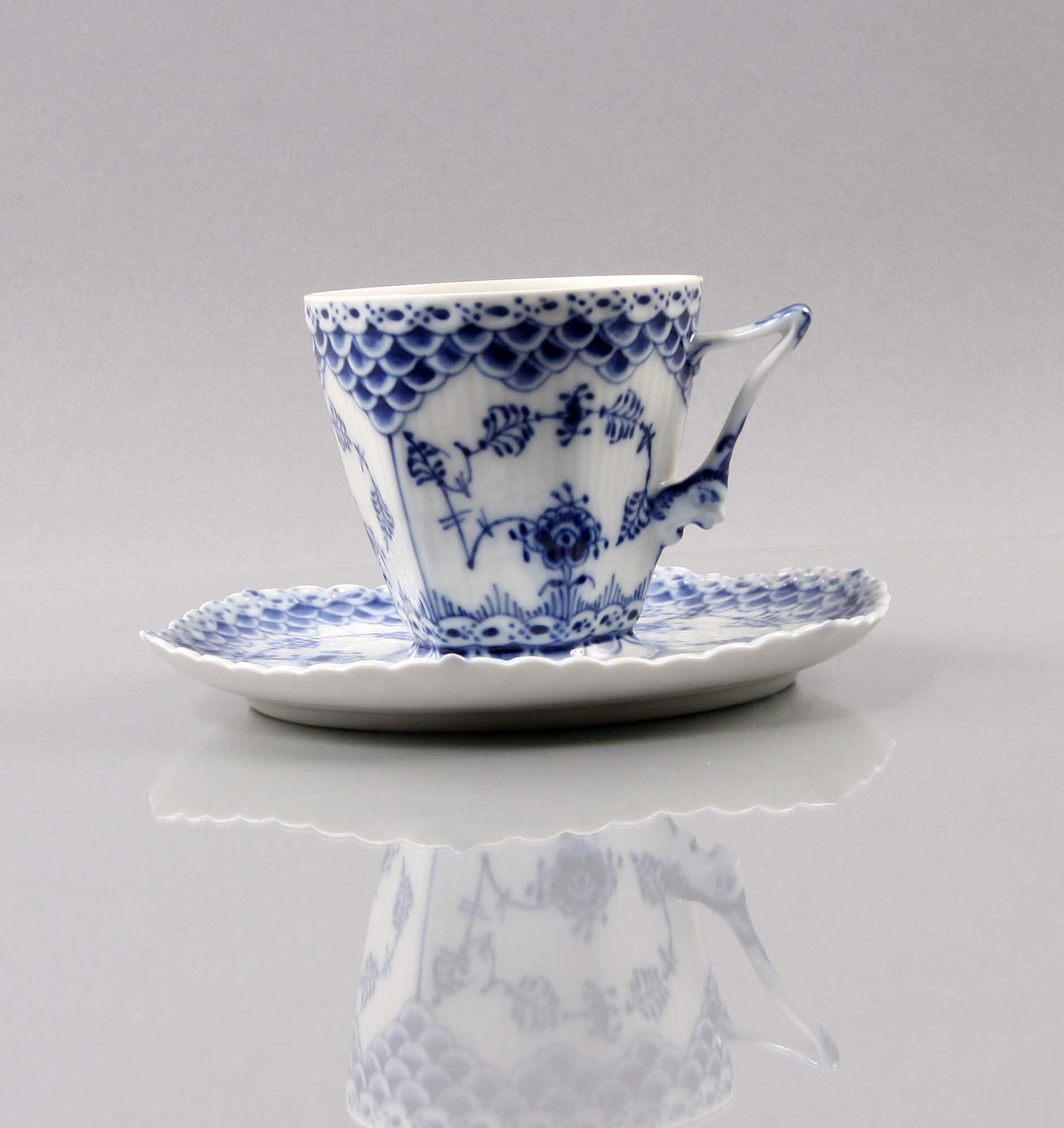 PARTI PORSLIN, 3 delar, "Musselmalet", Royal Copenhagen.