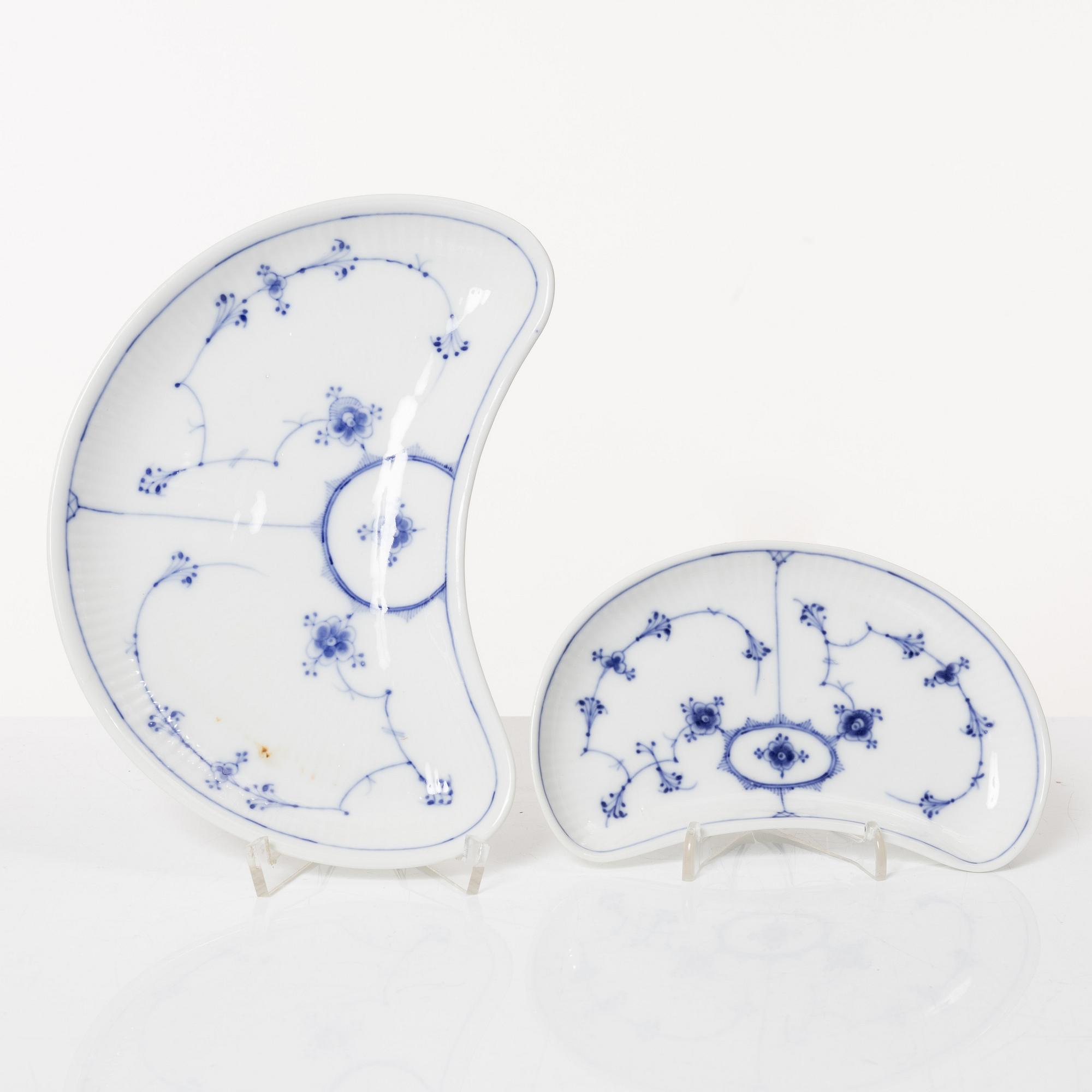 Royal Copenhagen, mat-, kaffe- och teservis, 88 delar, "Musselmalet", Danmark, 1800-1900-tal.