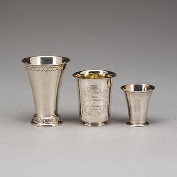 BÄGARE, 3 st, silver, Stockholm och Malmö, 1871, 1897 samt 1910. Total vikt ca 186 g.