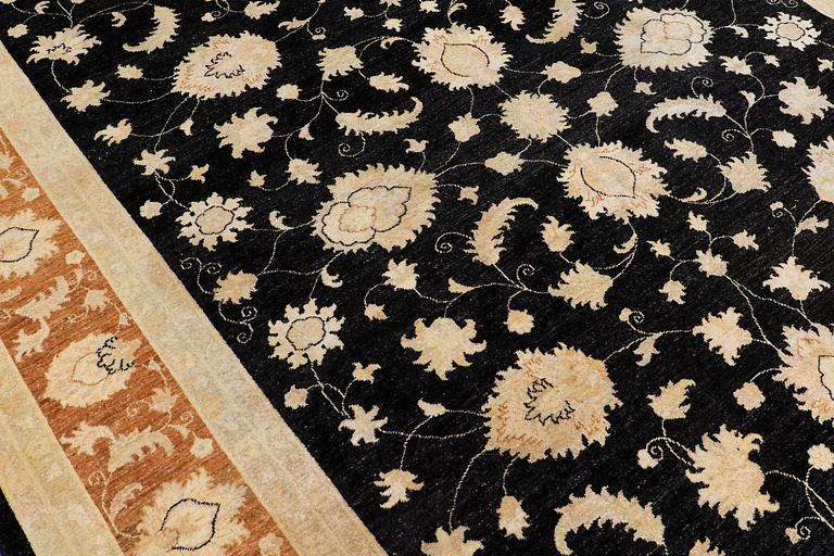 A carpet, Ziegler design, approx. 356 x 274 cm.