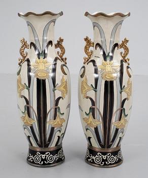 GOLVURNOR, ett par, flintgods. Jugendstil, 1900-tal.