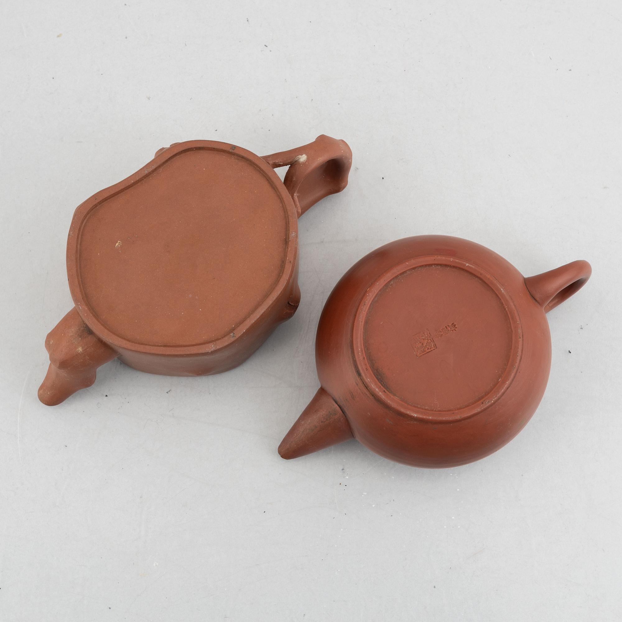 Two Chinese Yixing ware teapots, 20th century.