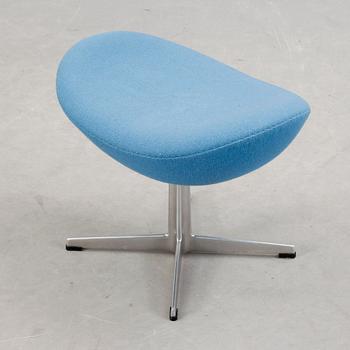 FOTPALL, "Ägget", Arne Jacobsen, Fritz Hansen, 2002.