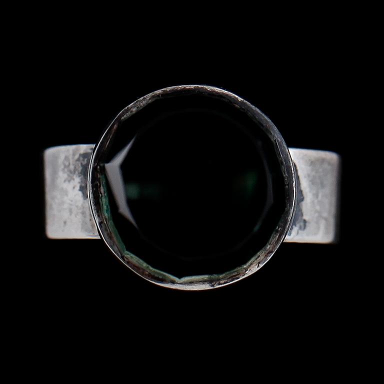 RING, silver och fasettslipad sten, 1900-talets andra hälft. Total vikt ca 7 g.