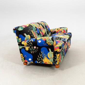 Josef Frank, soffa, modell 703, Firma Svenskt Tenn av OH Sjögren 2023.