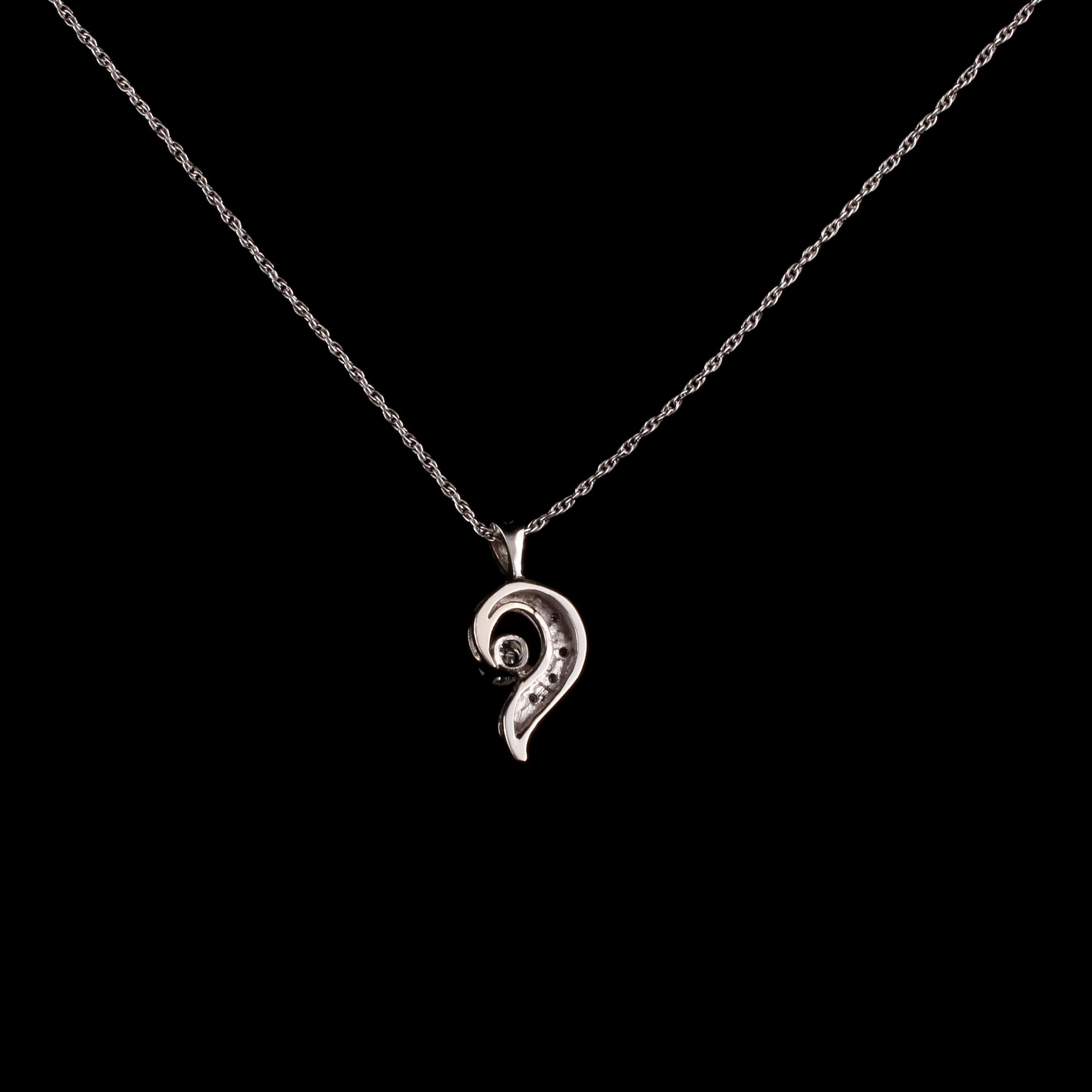 HÄNGE, 14k vitguld med 4 åttkantslipade diamanter samt en briljantslipad diamant ca 0.15 ct. Vikt 2 g.
