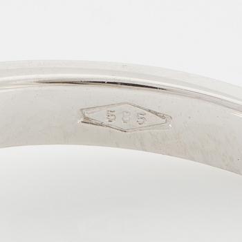 Ring 14K white gold with three tanzanites.