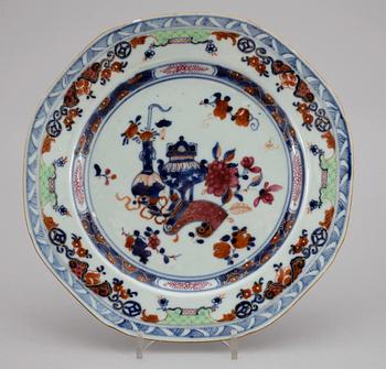 TALLRIKAR, 5 st, porslin, Qianlong, Kina 1700-tal.