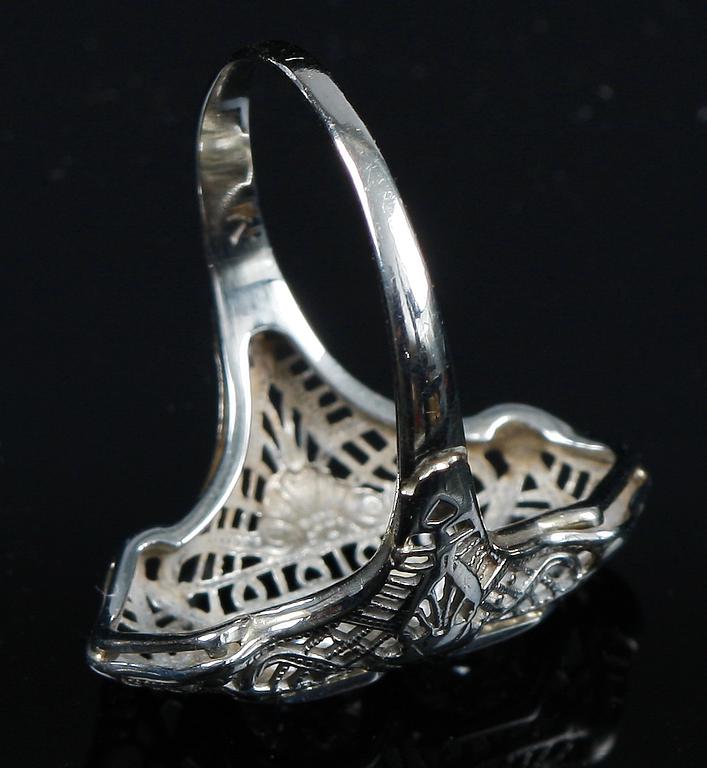 RING, 14k vitguld med två gammalslipade diamanter, tot. ca 0.60 ct.