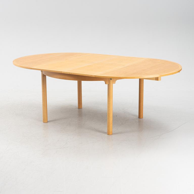 Børge Mogensen, a round 'Öresund' oak dining table.