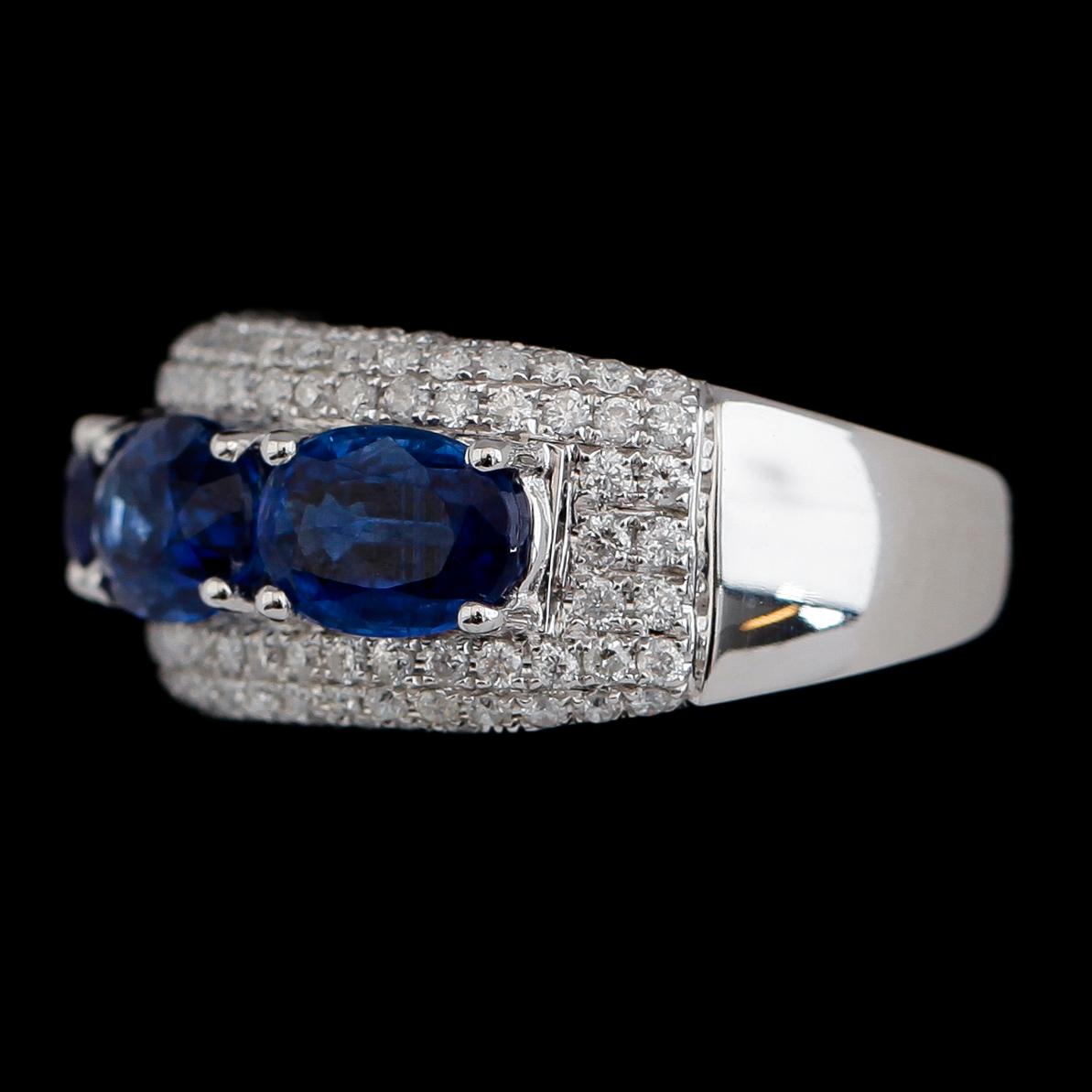 RING, 18 k vitguld, 4 blå kyaniter tot ca 3,85 c toch briljantslipade diamanter tot ca 0.89 ct.