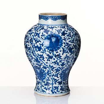 A blue and white lotus jar, Qing dynasty, Kangxi (1662-1722).