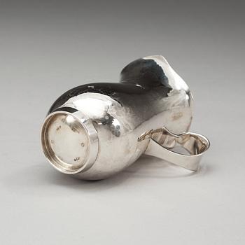 A Sigurd Persson silver jug, Stockholm 1949.