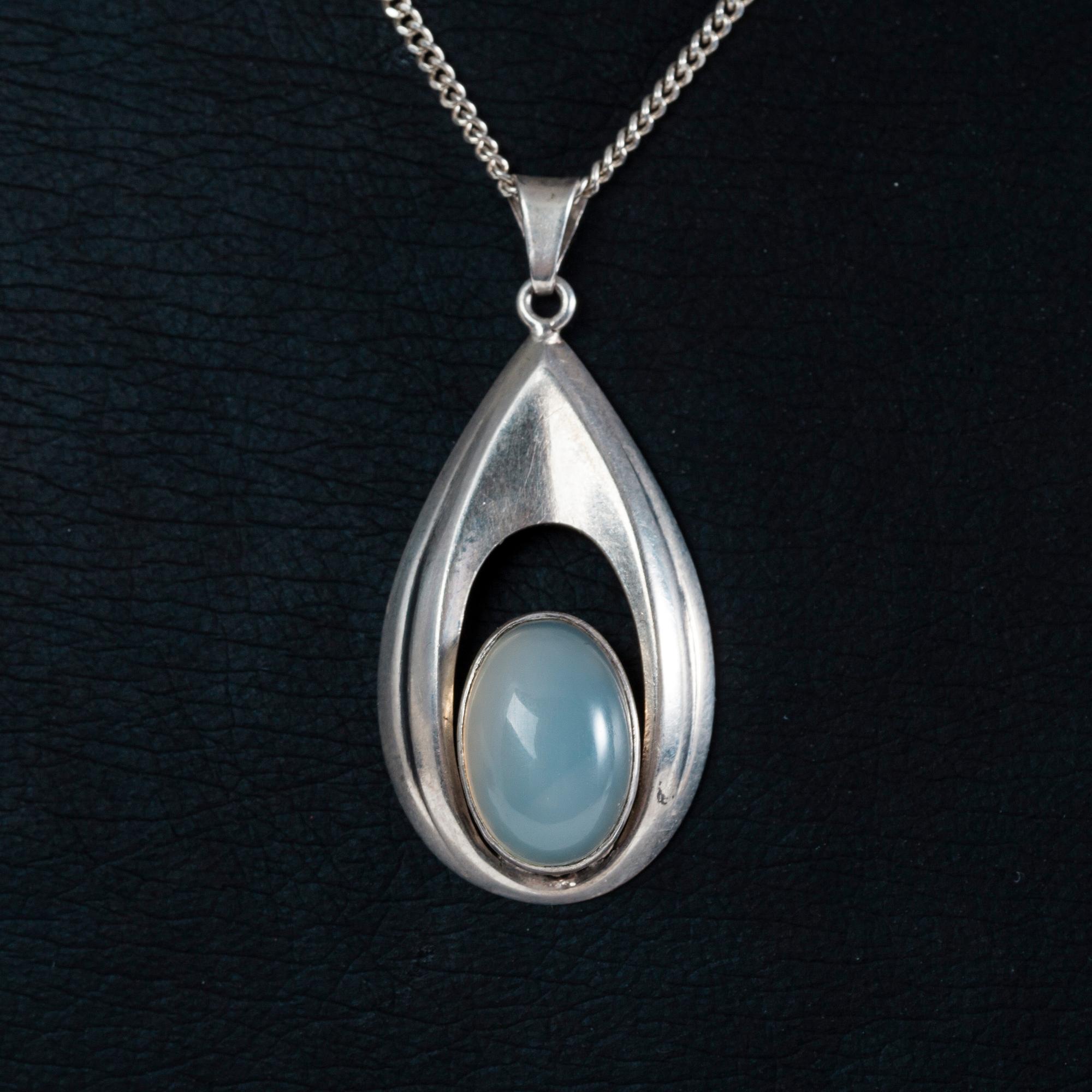 ARMRING, HÄNGEN 2 st, silver, månsten, ametist och emalj. E. Granit och A. Tillander.