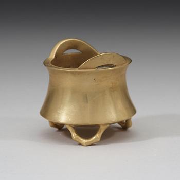 A bronze incense burner, late Ming-early Qing, 17th/18th century.