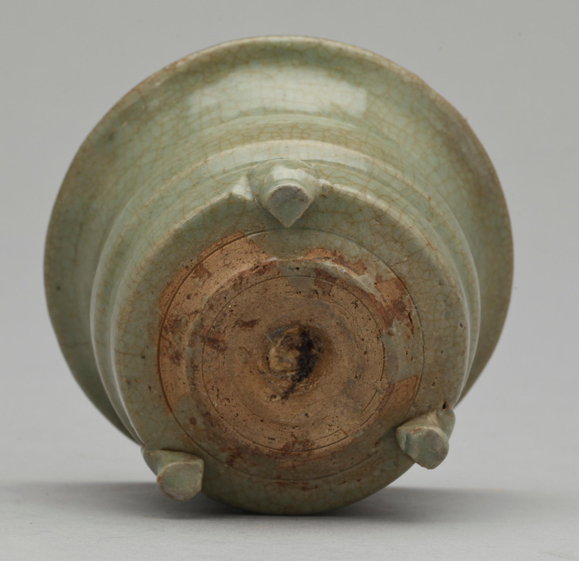 RÖKELSEKAR, lergods, celadon, Ming 1368-1644.