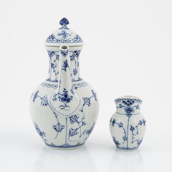 Teservis, 21 delar, porslin, "Musselmalet", halvblonde, Royal Copenhagen, Danmark.