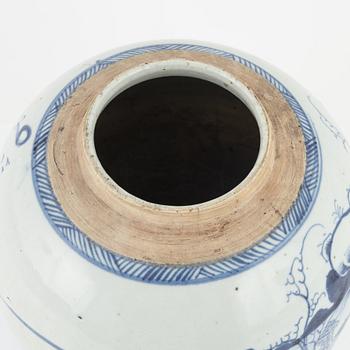 A Chinese Porcelain Ginger Jar, Qing Dynasty, 19th Century.