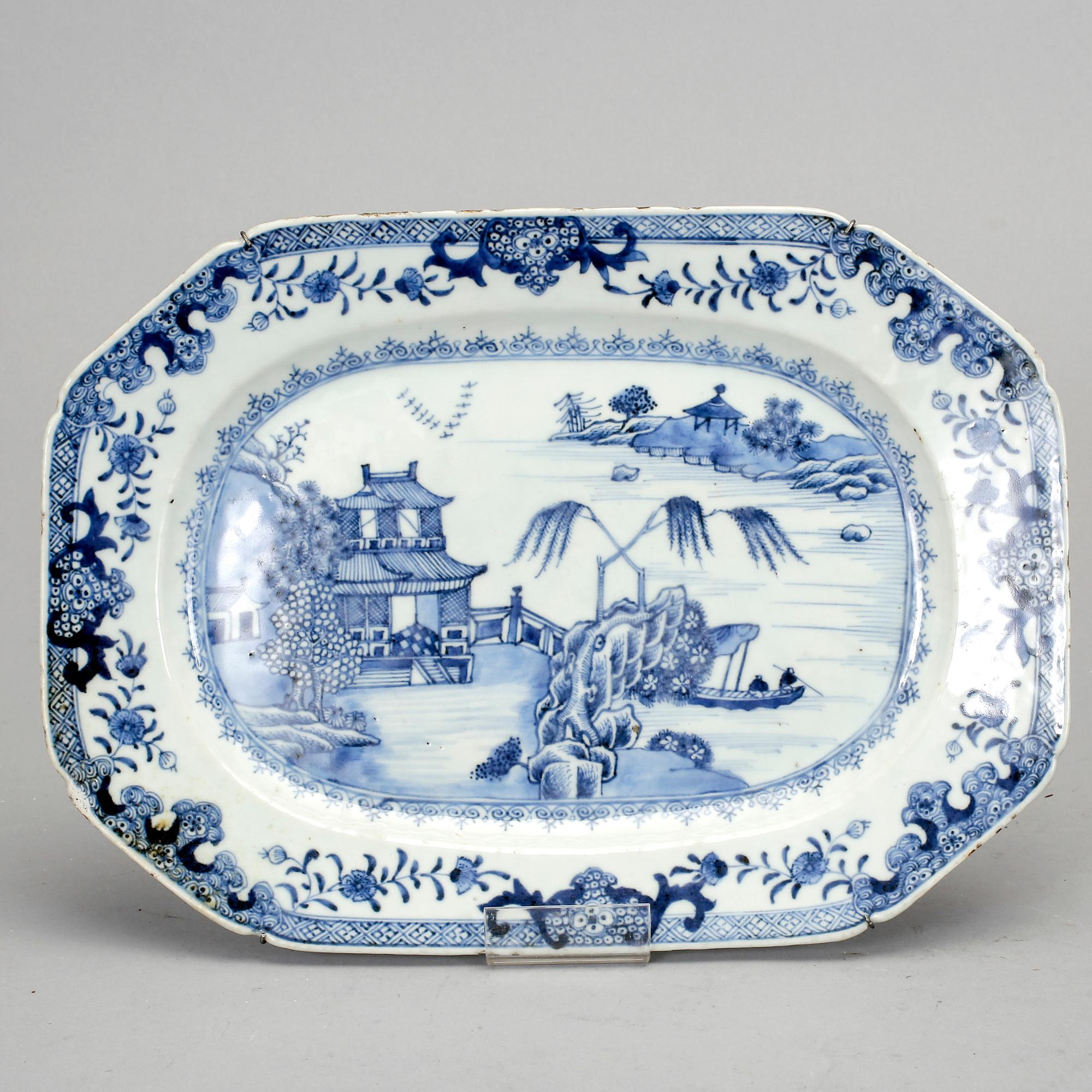STEKFAT, porslin, Kina, Qianlong, 1736-95.