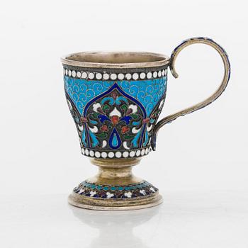 A gilded silver and cloisonné enamel cup, Moscow 1898-1914.