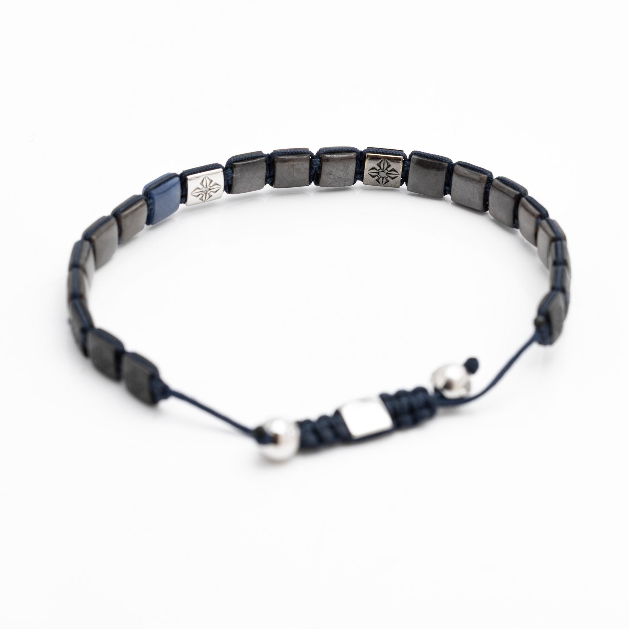 Shamballa armband av 18K guld, safirer och diamanter.