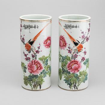 TWO CHINESE PORCELAIN VASES 20TH CENTURY,