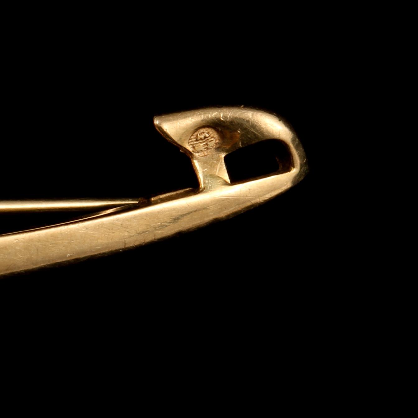 BROSCH SAMT NÅL, 18k guld, importstämplat, delvis 1917.  Vikt 2 g.