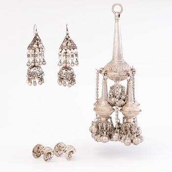 A HEAD ORNAMENT AND TWO PAIR OF EARRINGS, silver, India before 1960's.