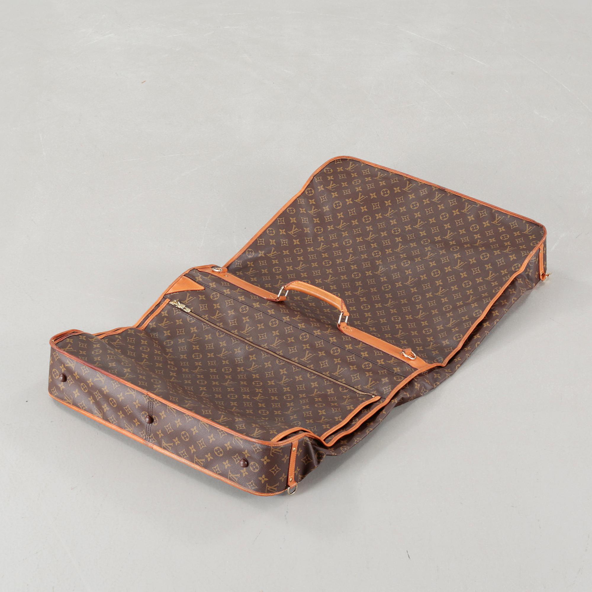LOUIS VUITTON, garment bag. - Bukowskis