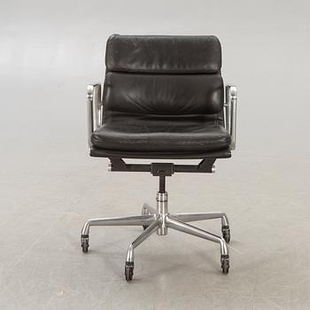 Charles and Ray Eames, Skrivbordsstol/kontorsstol, "EA 217 Soft Pad Chair", Vitra.