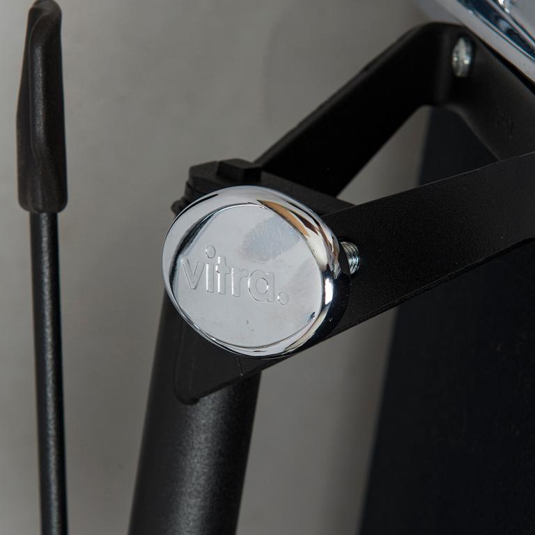 Charles & Ray Eames, kontorsstol, "Soft Pad Chair EA 219, high backrest", Vitra. 2000-tal.