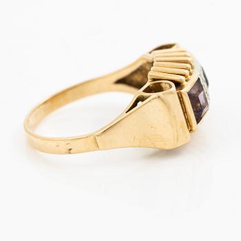 Ring in 18K gold set with an octagon-cut diamond and purple stones.