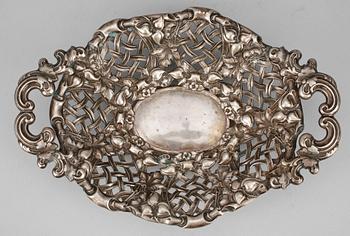 SKÅL, silver, Edvard Emanuel Petterson, Stockholm, 1863. Total vikt ca 219gram.