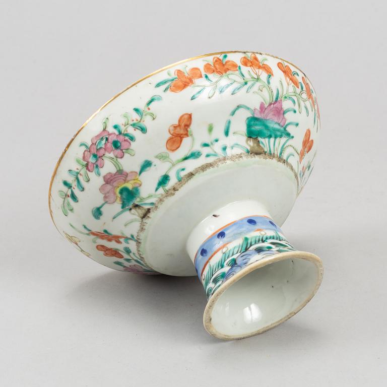 A famille rose footed dish, Qing dynasty, 19th century.