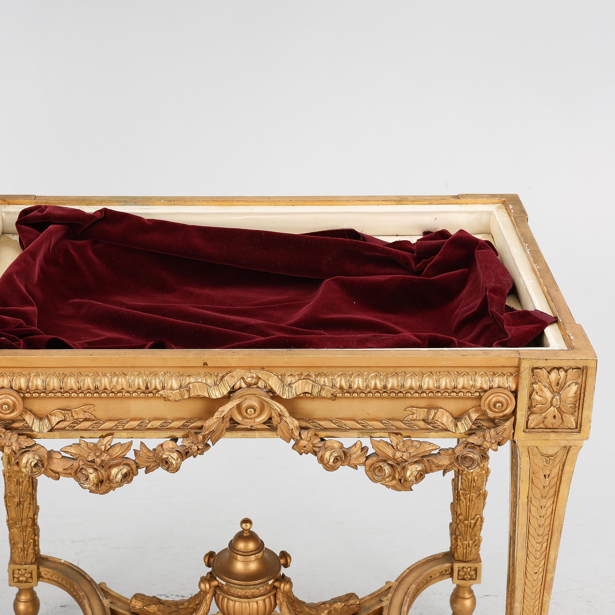 A Louis XVI style display table, 19th/20th century.