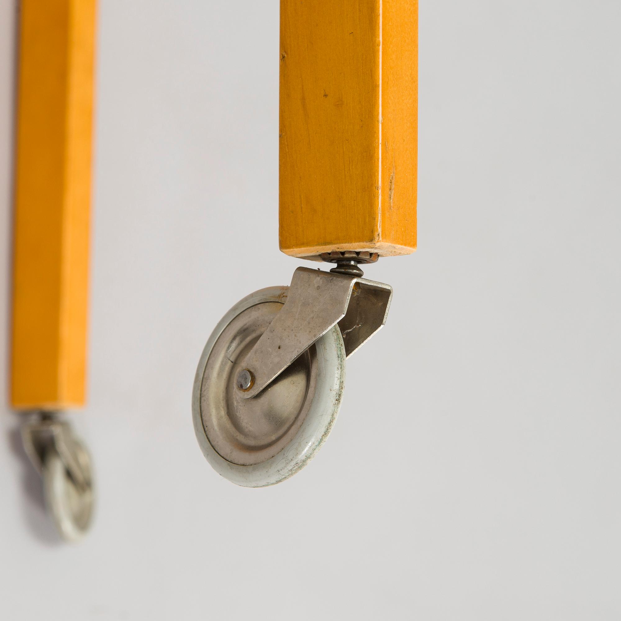 Alvar Aalto, serveringsvagn, modell 99, O.Y. Huonekalu-ja Rakennustyötehdas A.B. 1900-talets mitt.