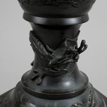 TRÄDGÅRDSLYKTA, brons, Japan omkring sekelskiftet 1900.