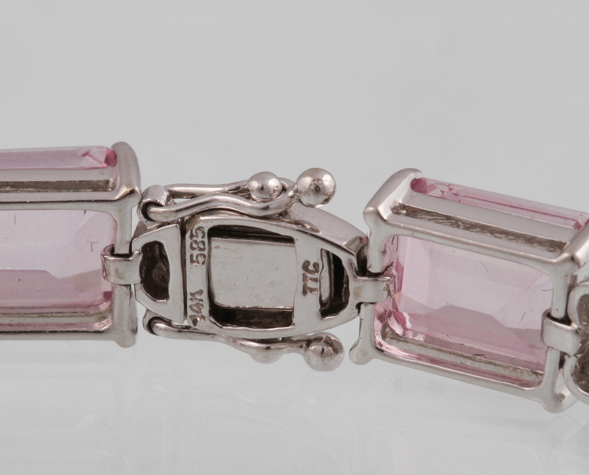 ARMBAND, 14K vitguld med rosa topaser samt briljantslipade diamanter. Vikt 19,5 gram.