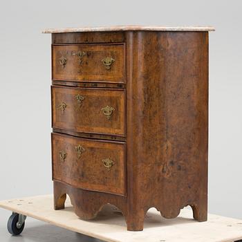 A ca 1900 chest of drawers.